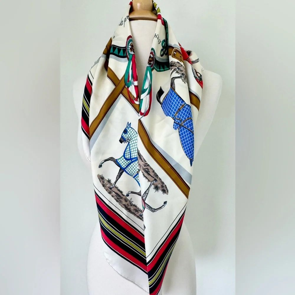 HERMES PARIS Silk Scarf ~ Couvertures et Tenues de Jour ~ - Picture 4 of 11